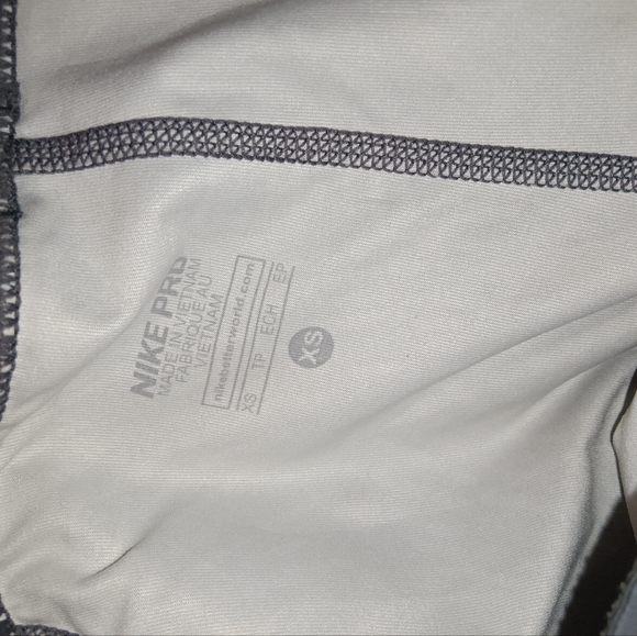 NIKE hyper cool Capri athletic leggings XS - Picture 8 of 8